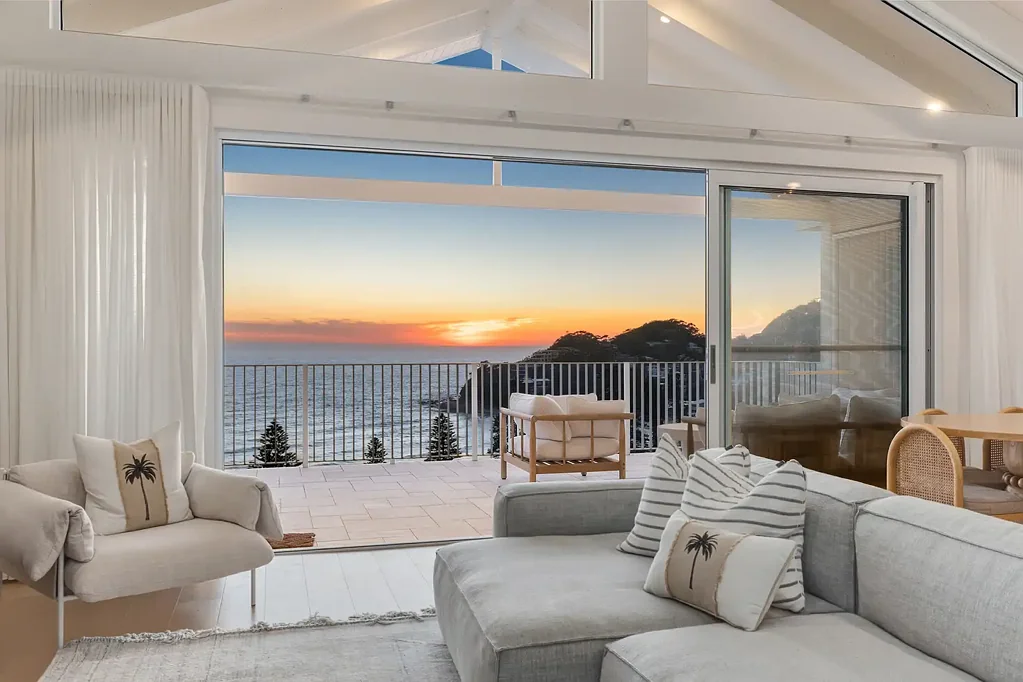 Avoca Beach 4ห้องนอน Luxury coastal living framed by endless ocean views
