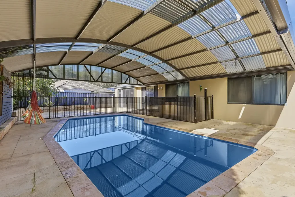 Baldivis 4कमरा Spacious Family Living with Pool, Triple Garage and Upstairs Theatre
