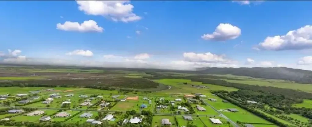 Etty Bay  1 ACRE PLUS- CLOSE TO BEACH LAND:MAINS POWER & MAINS WATER, HIGH & DRY-$240,000
