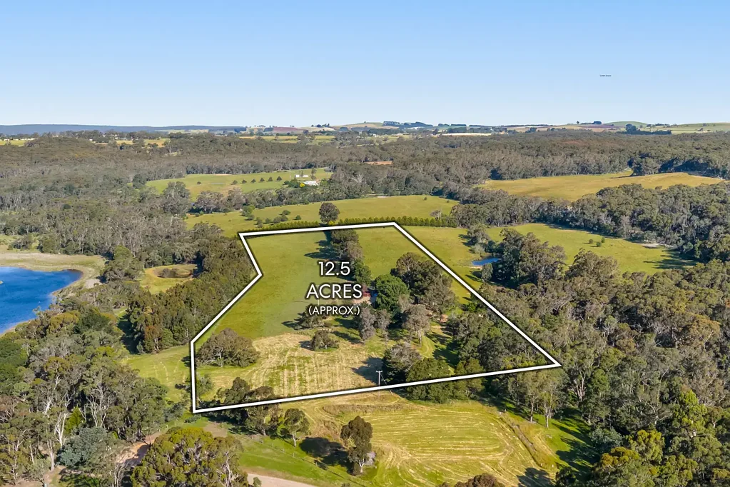 Dean 3Phòng ngủ Peaceful Dean Acreage with Fertile Land, Character & Endless Lifestyle Potential