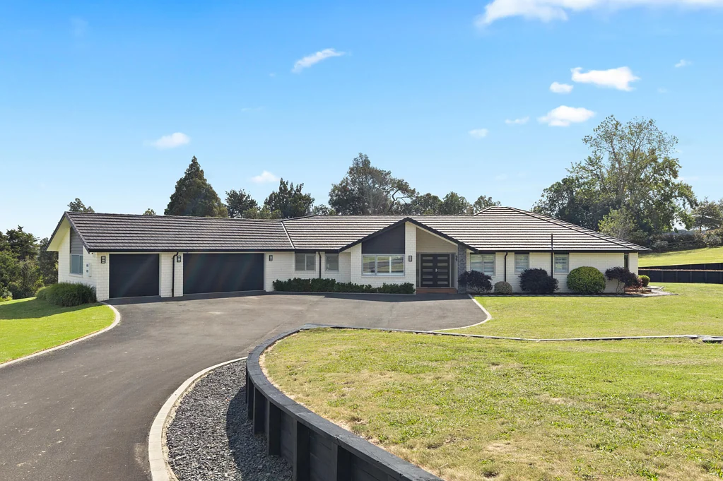Pukekohe 4chambre Modern - Brick - Space - Views!