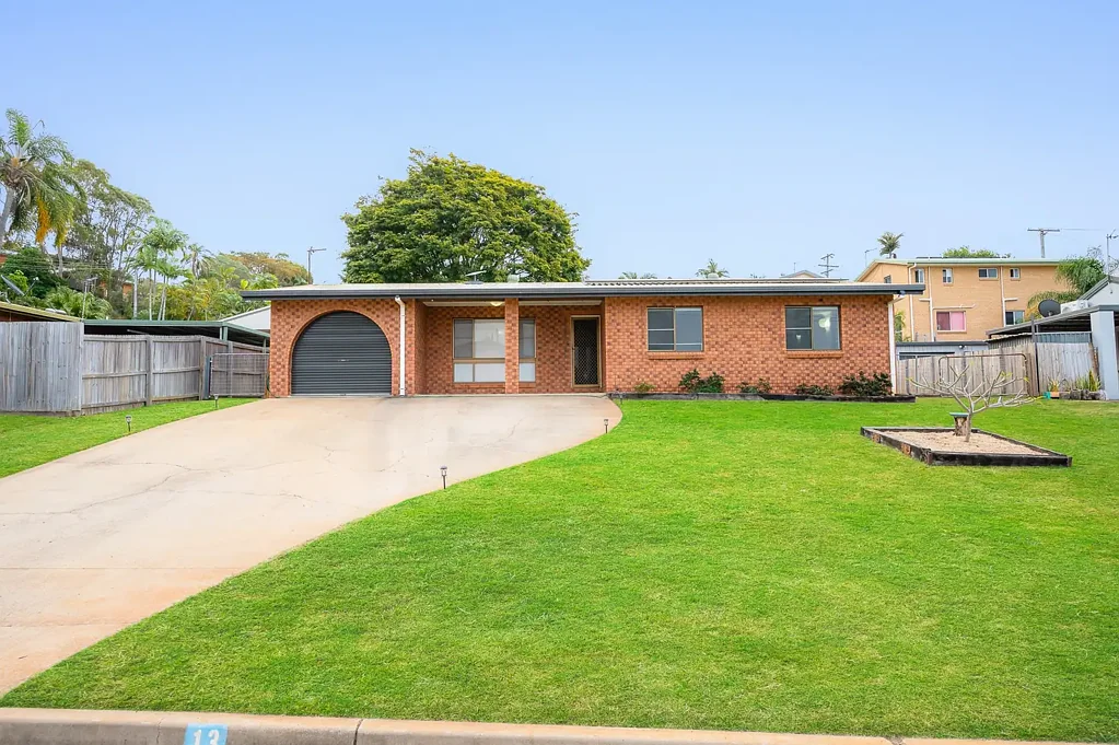 Clinton 3 Bedroom Elevated Family Home with Pool & Entertaining Area