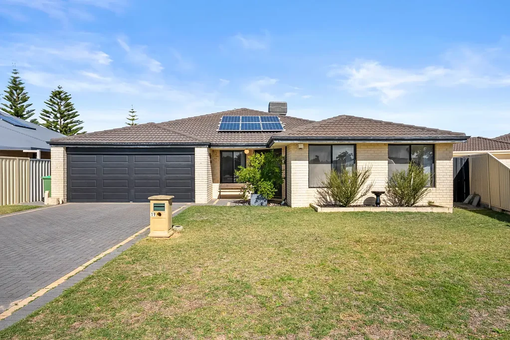 Port Kennedy 4房  Spacious coastal living with outstanding outdoor entertaining area.