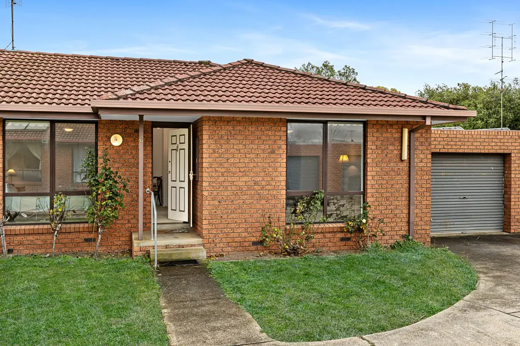 Sebastopol 2 Bedroom Low-Maintenance Living in a Peaceful Parkside Setting