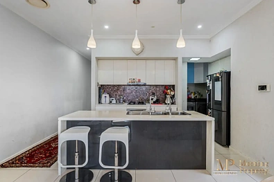 Guildford 5房  Modern home with a Teenager Retreat