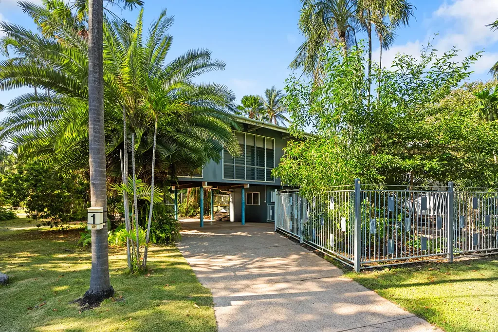 Larrakeyah 3 Bedroom Hidden mid-century tropical sanctuary in the heart of prestigious Larrakeyah!
