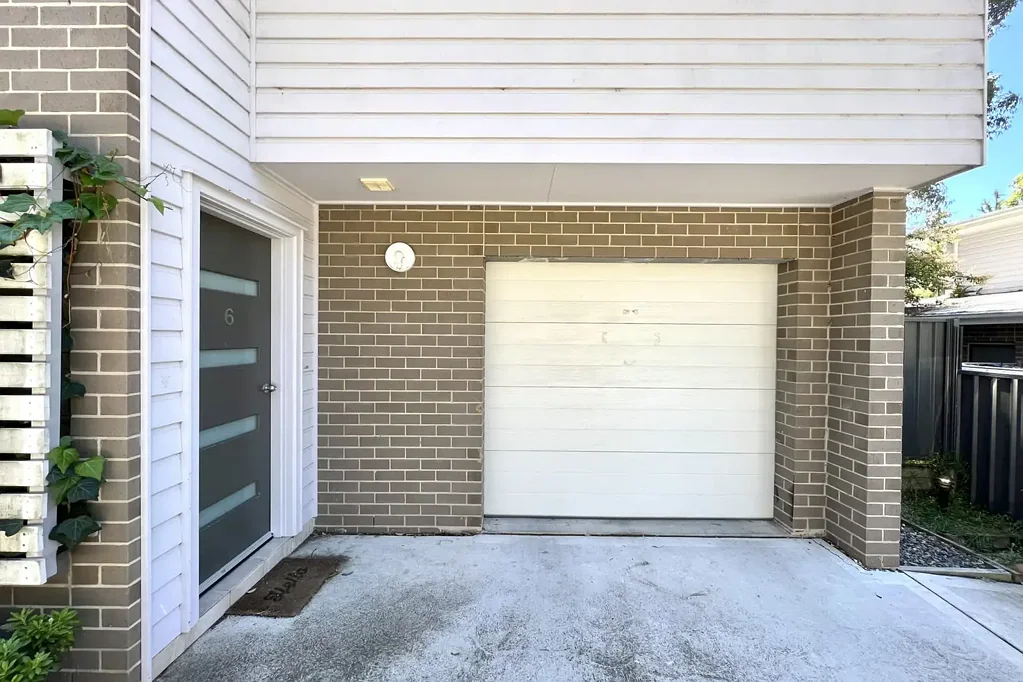 Townhouse in central Birmingham Gardens location