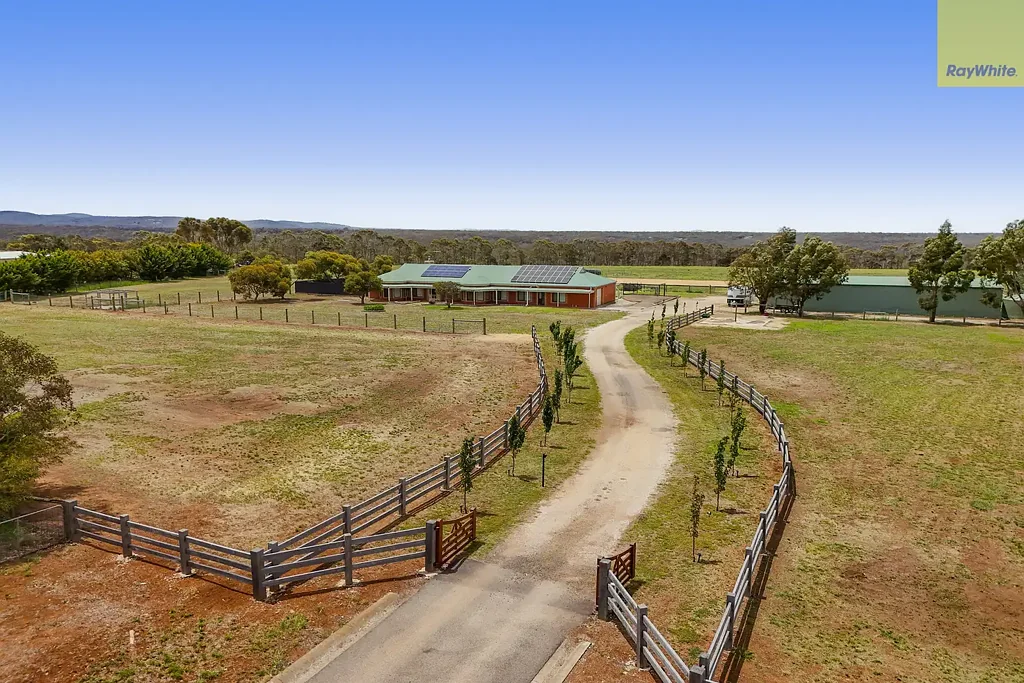 Merrimu 4部屋 JUST UNDER 15 ACRES OF QUALITY FAMILY LIFESTYLE!