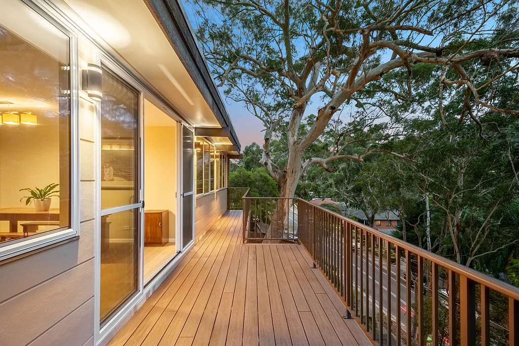 Grays Point Contemporary Family Home Framed by Nature