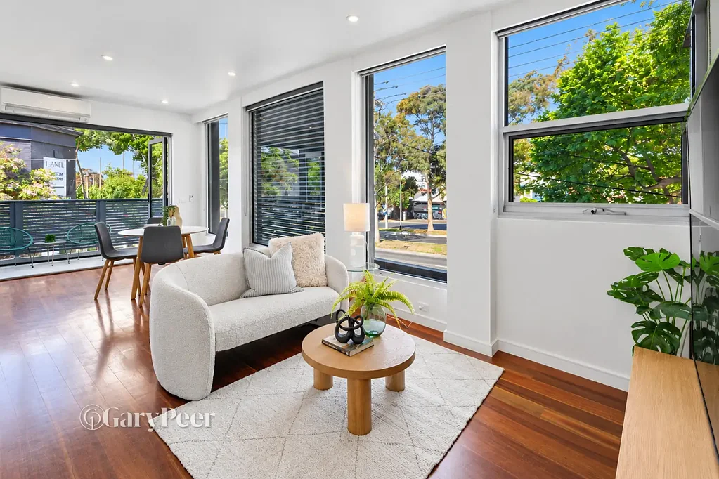 St Kilda 2房 独特的现代生活，附带私人屋顶休憩区 Unique contemporary living with a private rooftop retreat