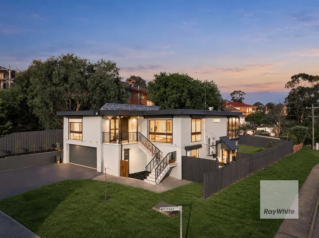 Westmeadows 5कमरा Renovated Family Living, Generous Land & Exciting Future Potential