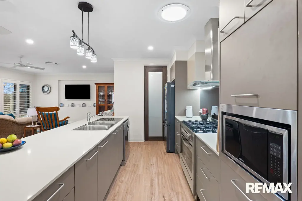 Burnside 4Kwarto Move-In-Ready Burnside Home With Outstanding Features