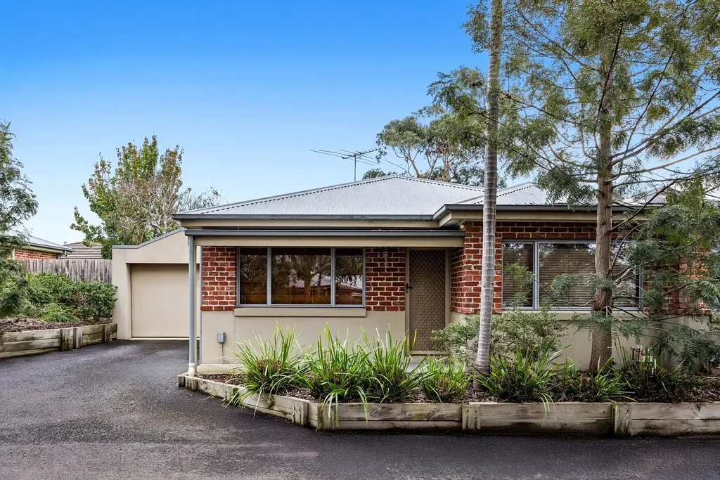 Frankston South 2房 自然宁静氛围 2卧简约别墅 开放式生活空间 农舍风格现代舒适 FHSZ区域便利 定制设计功能强 蓝筹区绝佳立足点 近学校公交CBD Charming Villa Appeal in the Ideal FHSZ Locale