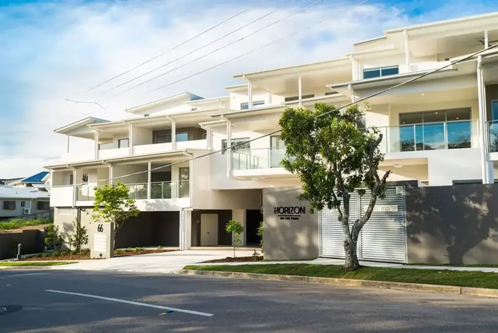 Stafford 3침실 213m2 Ground Floor Apartment Directly Opposite Parkland on Gordon Park Border