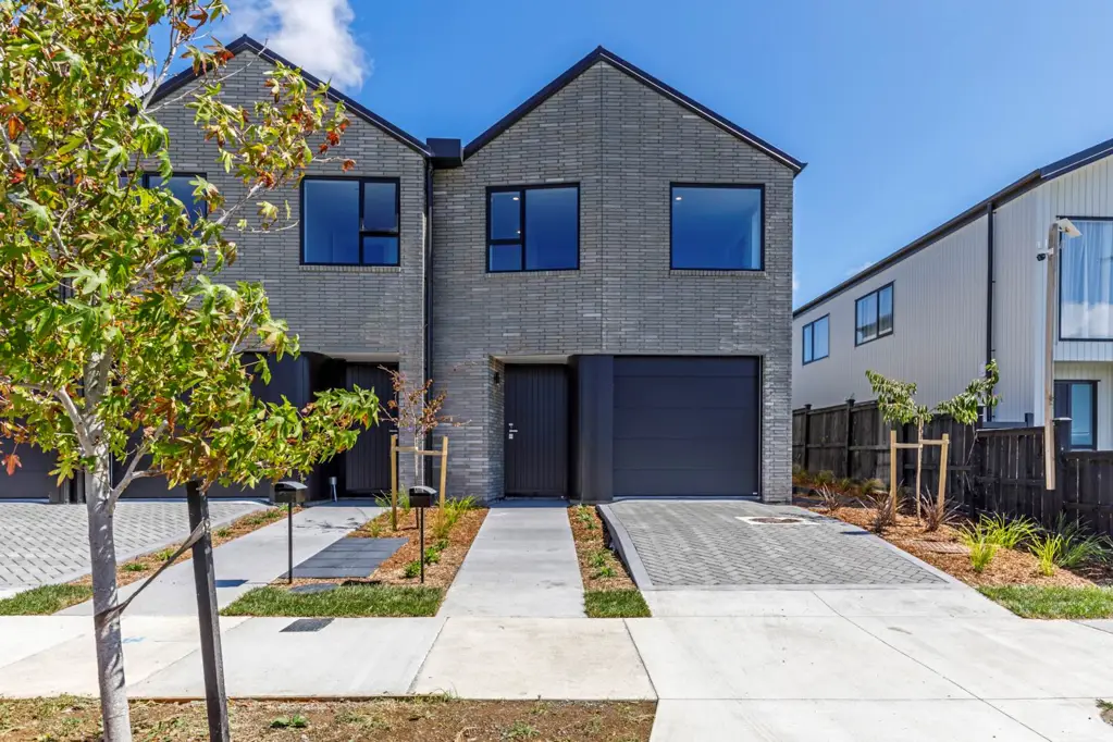 Milldale 3房  Luxury Full Brick End Unit