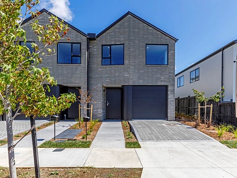 Milldale 3房  Luxury Full Brick End Unit