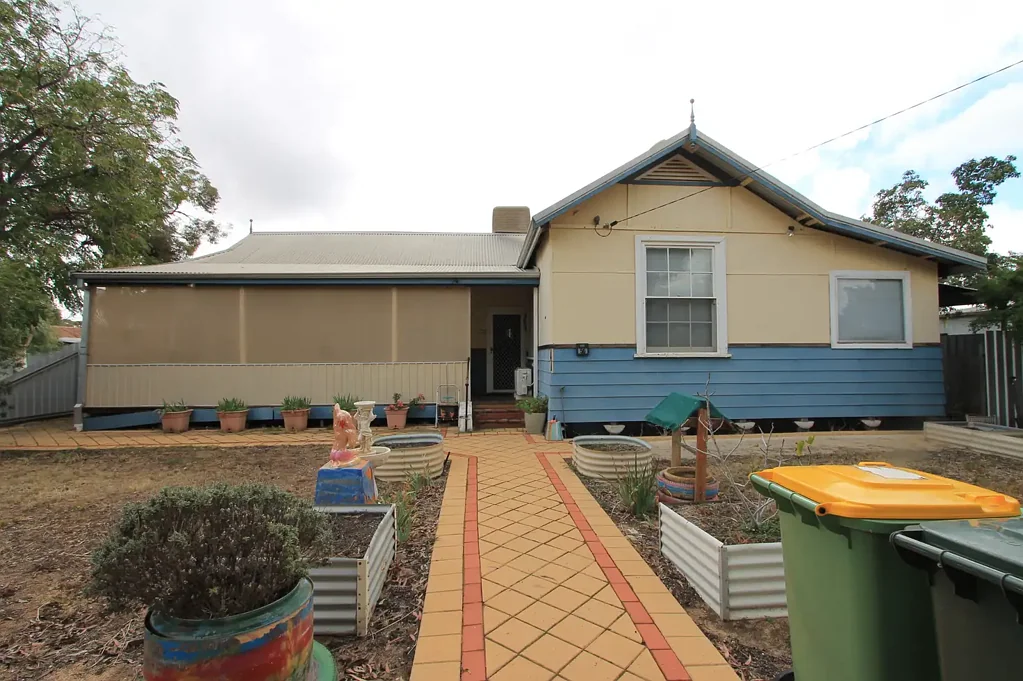 Merredin 4房  Quaint Abode in a Great Street