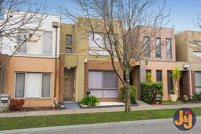 Craigieburn 2 Bedroom Town House in a Great Location NO BODY CORP Fee!!