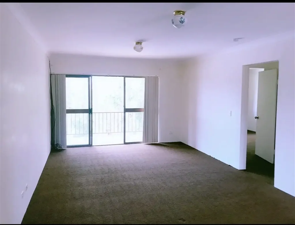 Conveniently Located 2 Bedroom Unit in Burleigh Waters