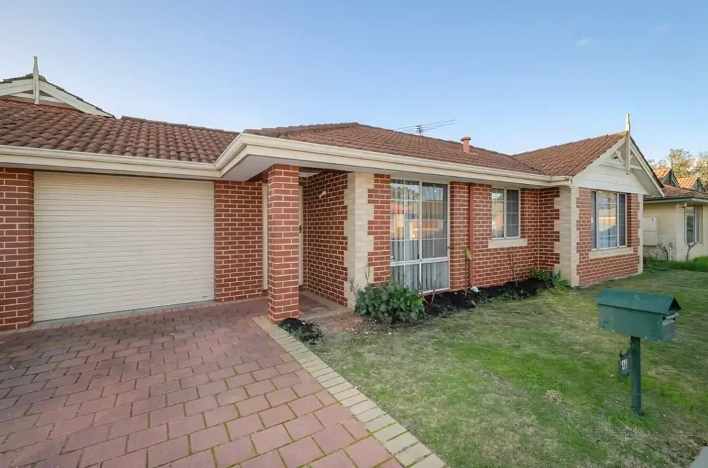 Three Bedroom Villa in Quiet Complex!