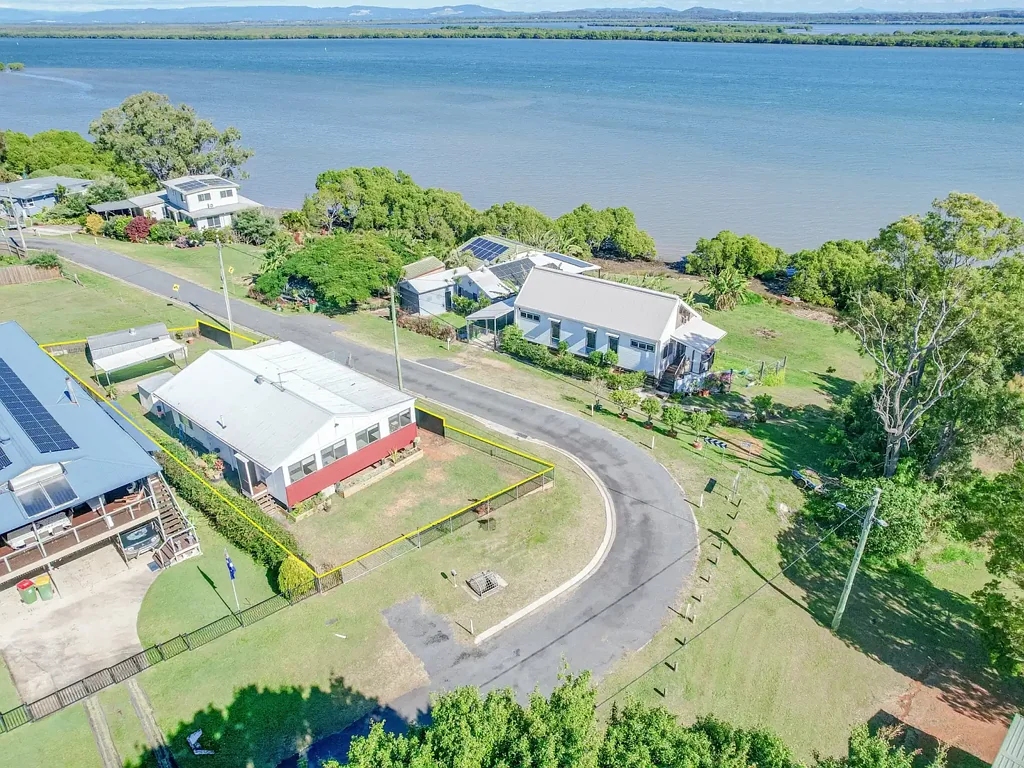 Russell Island 3房 红土地湾景致 休闲生活圈 阳光满溢温馨宅 安全隐私围栏 Charming 3 Bedroom Home with Stunning Views to Redland Bay
