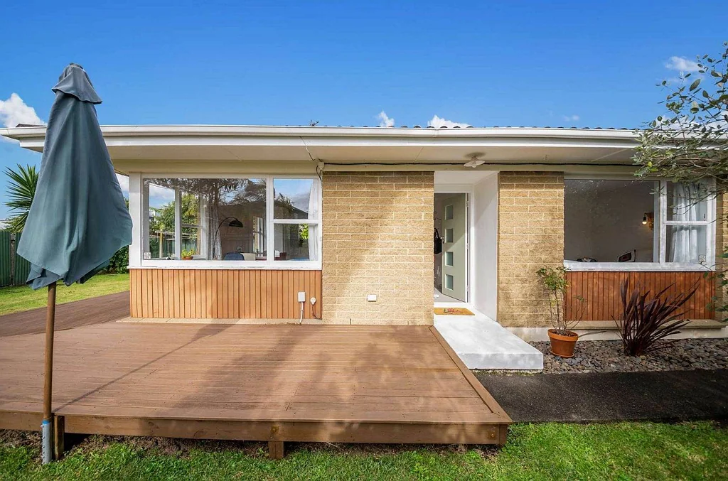 Mangere 2 Slaapkamer Motivated Vendors & Price Reduced !!