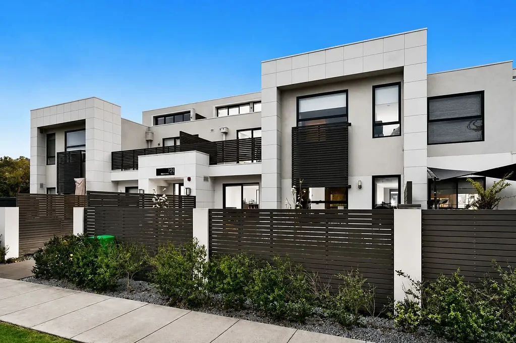 Contemporary indoor-outdoor living with generous entertainer’s courtyard.