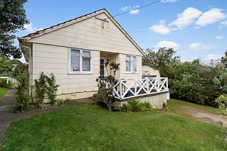 18 Castaing Crescent, Te Atatu South, Waitakere City
