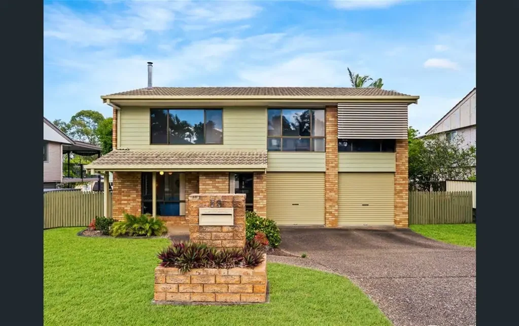 DOUBLE-STOREY FAMILY HOME IN A HIGHLY CONVENIENT RUNCORN POCKET Unfurnished)