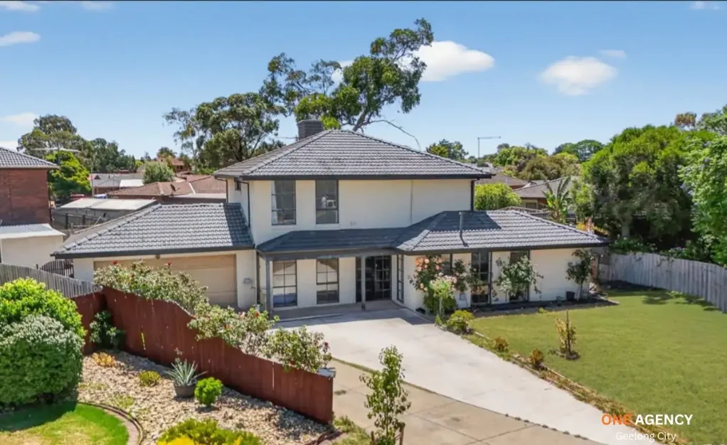 Spacious Family Home in a Peaceful Court Location For Rent