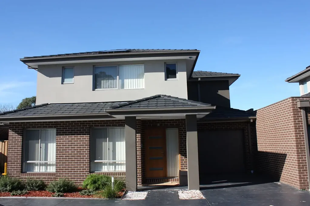 MODERN TOWNHOUSE IN CENTRAL LOCATION!!!