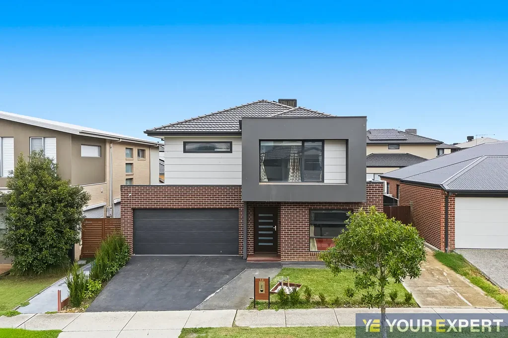 Clyde North 4ห้องนอน Beautiful family home in Berwick Waters Estate!  With An Extra Side Parking..