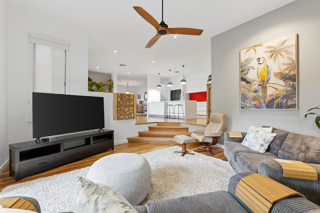 Bateau Bay 4 Slaapkamer Impressive Family Home Offering Space, Style & Coastal Convenience