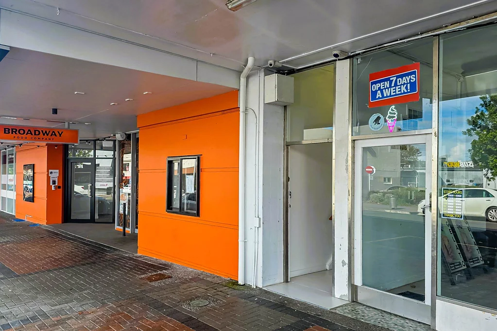 Papakura REFURBISHED LEVEL 1 OFFICE OR CLINIC
