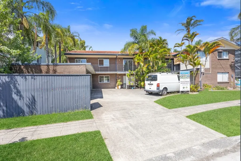 Palm Beach Unit Walking Distance to Beach