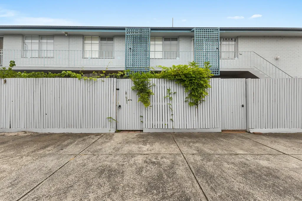 Glen Huntly 2ห้องนอน Value-Packed Opportunity in Prime Glen Huntly Location