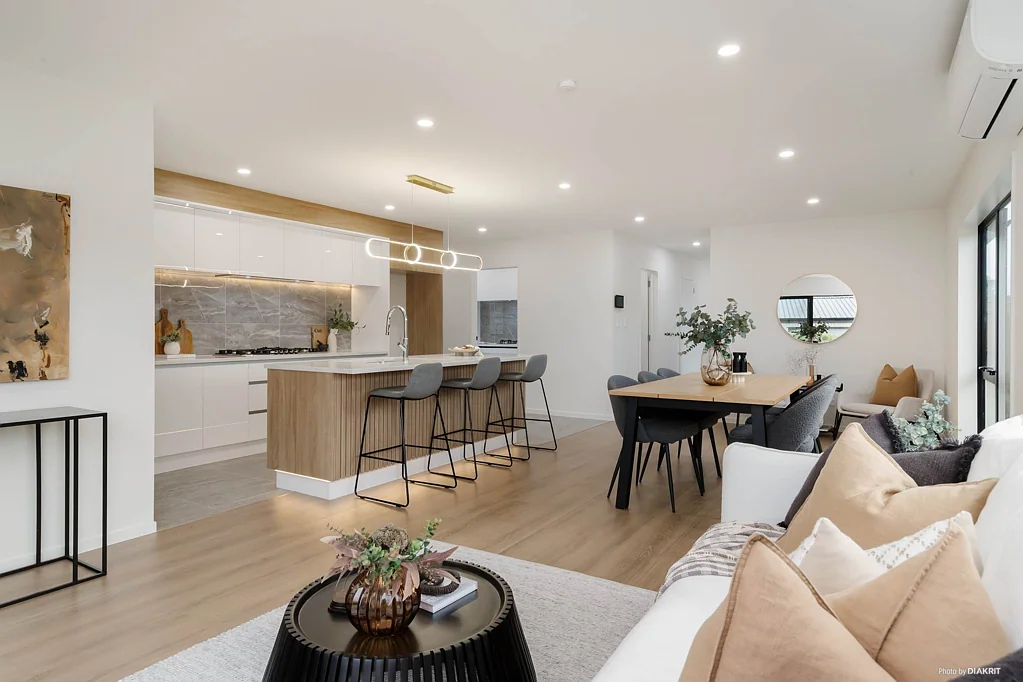 Pukekohe 5 Slaapkamer 5 BEDROOMS + SEPARATE WING – $1,168,000