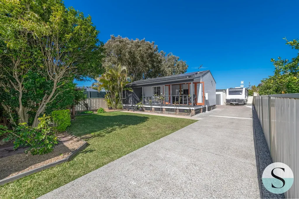 Swansea 2部屋 Dream Lifestyle Home, Perfectly Private, Renovated from Tip to Toe, Inside & Out it’s an Absolute Delight, Nth Facing Aspect & Room for all Your Toys!