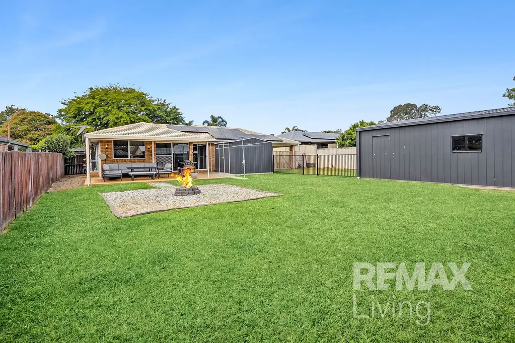 Caboolture 3कमरा FEATURES THAT PACK A PUNCH | BIG SHED + NEW BATHROOM + SOLAR & EV CHARGER