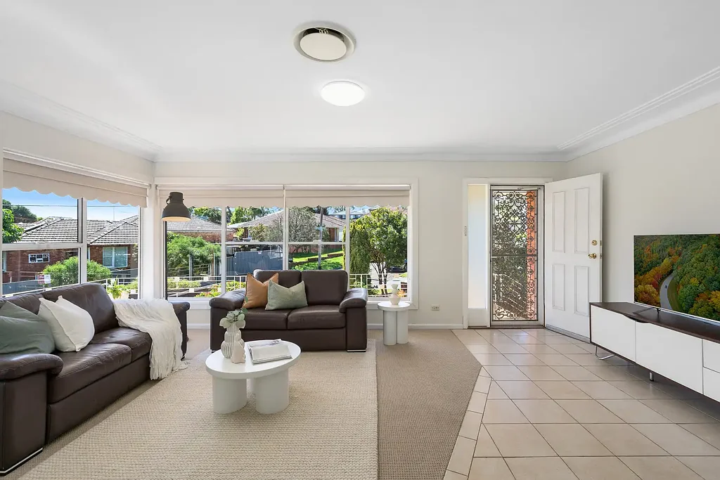 Roselands 3Kwarto Sun-Drenched Brick Home Pairs Prime Position and Future Potential