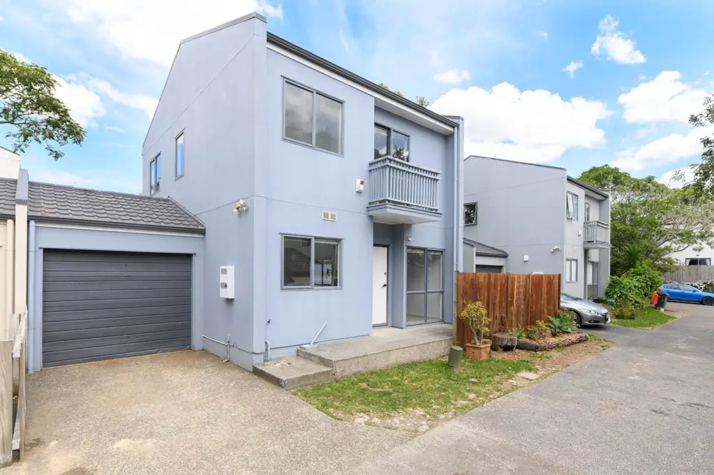 Henderson 3Phòng ngủ Do-Up on a Freehold 129m² Section!