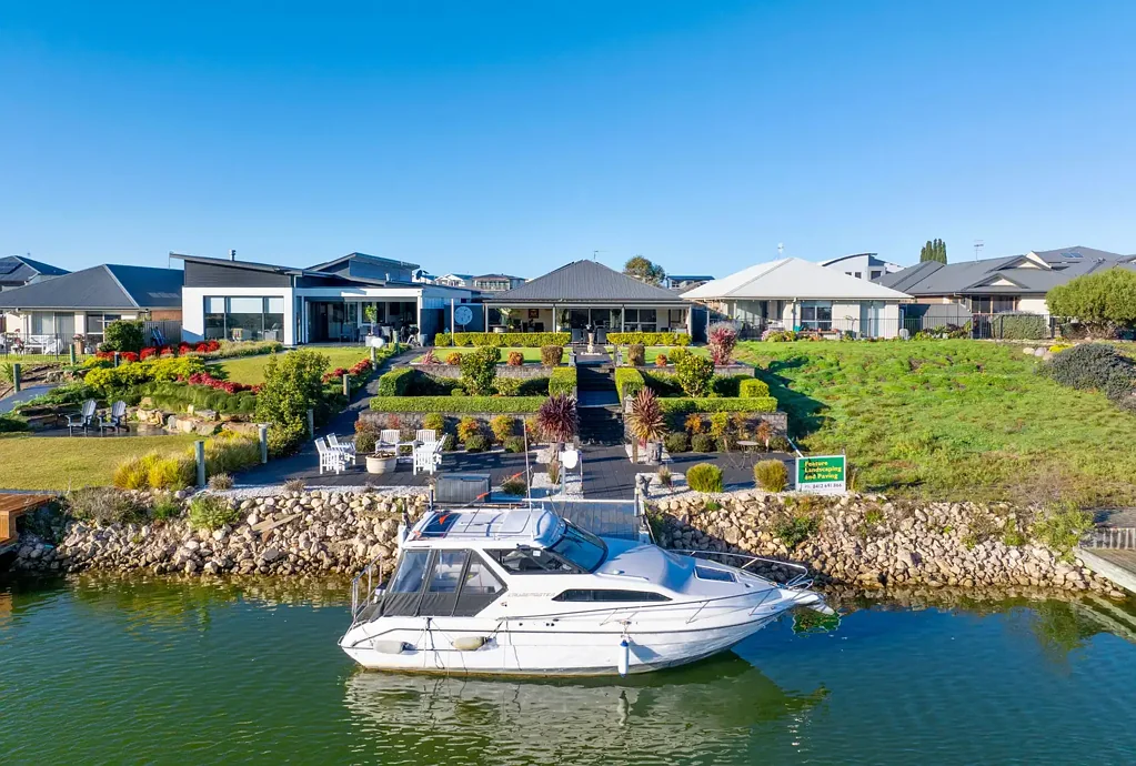 Hindmarsh Island 4બેડરૂમ Gorgeous Waterfront Bliss - Ready to Move Right In