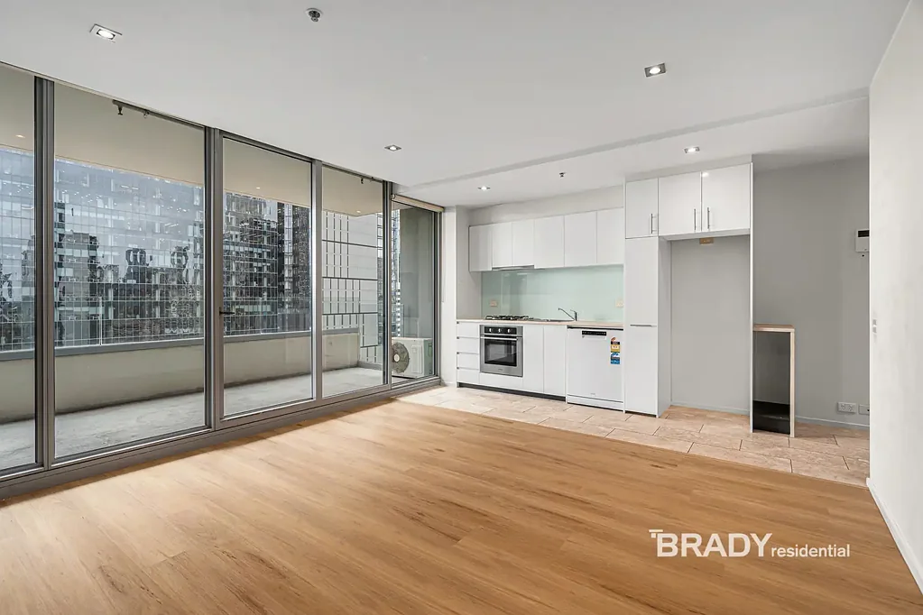 Melbourne 1ห้องนอน Oversized One-Bedroom Apartment with Full-Length Balcony in Prime CBD Location