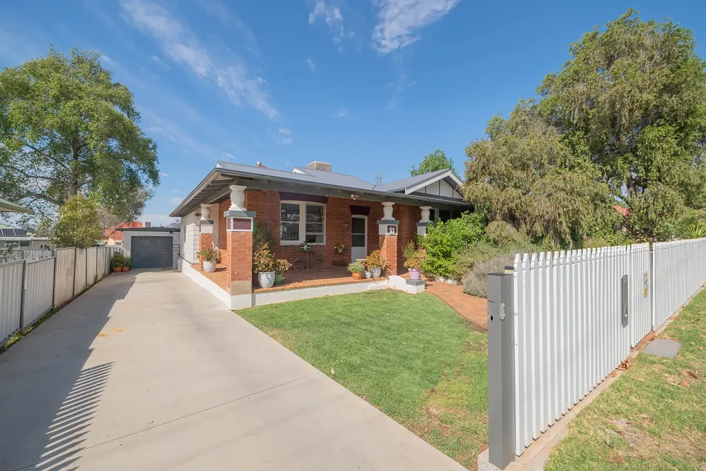 11 Rose Street, Parkes, NSW 2870