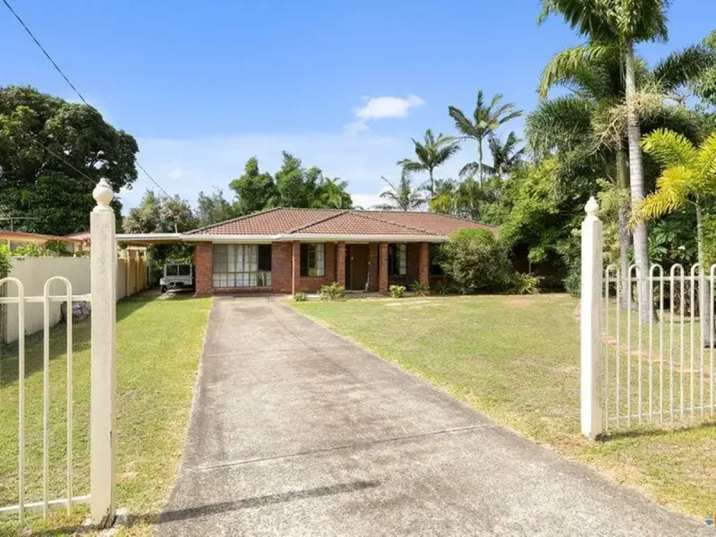 Beautiful home located in Alexandra Hills!
