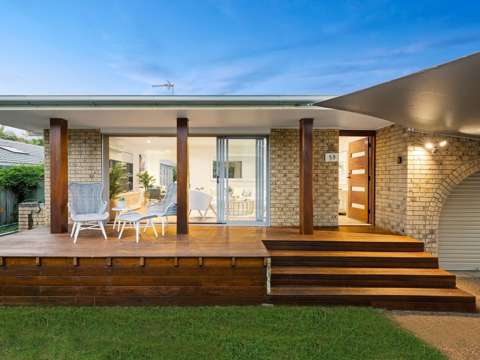Mermaid Waters 3 Bedroom Charming Beach House In Exclusive Position