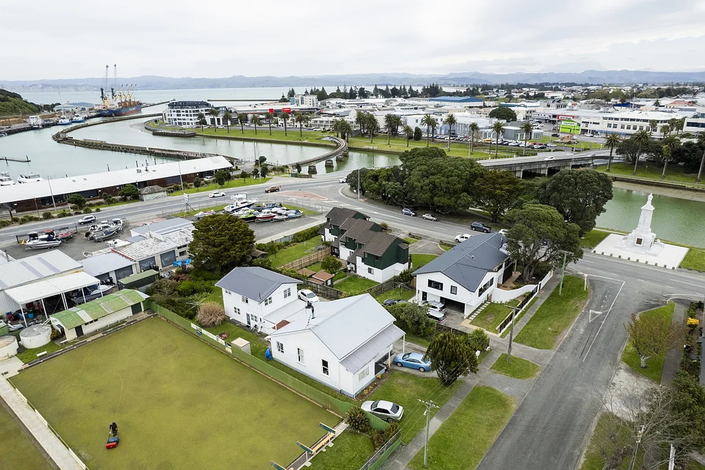 Inner Kaiti 4房  Two homes - one title - vendors want this sold!