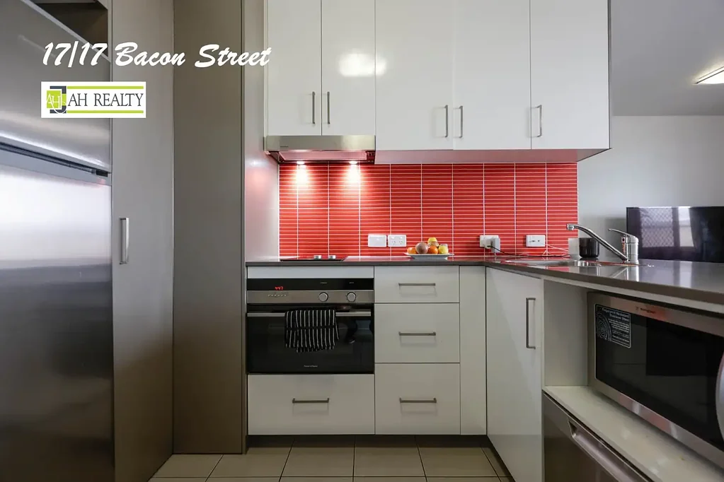 MODERN, FULLY FURNISHED UNIT WITH PRIVATE BALCONY! LOCATED IN THE CENTRE OF TOWN