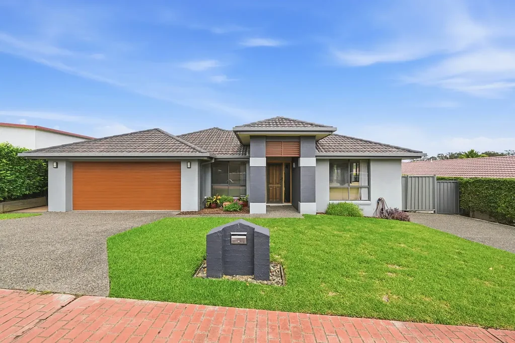 20 Solander Place, Lake Cathie, NSW 2445