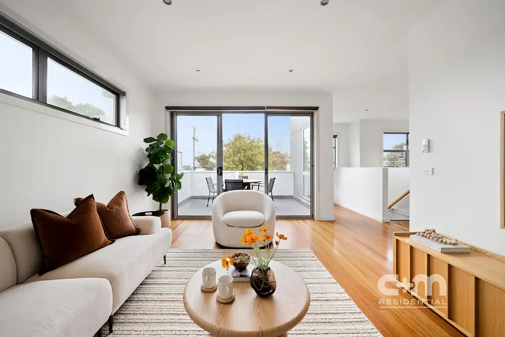 Glenroy 3房 附赠双车库。简约生活。明智之选。 Bonus Double Garage. Simple Living. Smart Buy.